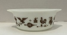 Vintage Pyrex Early American 1.5 Pint Cinderella Casserole Dish #472 picture