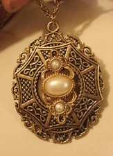 Lovely Swirl Rimmed Celtic Swirls Simulate Pearl Inset Goldtone Pendant Necklace picture