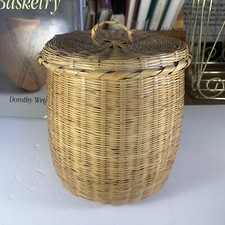 Vtg Finely Woven Storage Basket~Lidded~Honey Beige~7” Hi 6” Wide picture