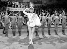 The German-Austrian actress dancer Marika Rokk leads dancers at a - Old Photo 1 picture