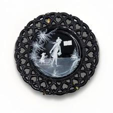 Vintage Westmoreland Black Glass Reticulated Plate Mary Gregory Winter Sled 8.5