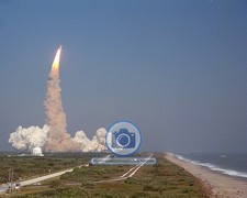 SPACE SHUTTLE DISCOVERY LIFTOFF FROM PAD 39B OCEANSIDE VIEW 1989 8X10 PHOTO picture