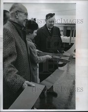 1960 Press Photo Susan Peterson, James H. Collins and Mayor Zeidler at Ceremony picture