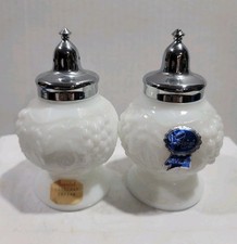 Vintage Imperial Glass Milk Glass Salt & Pepper Shakers 4