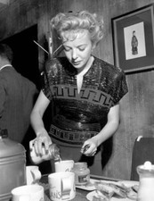 Pictured is actress Ida Lupino for LUX RADIO THEATRE October 18 1940s Old Photo picture