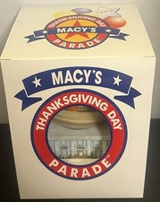 NIB Vintage 1999 Macy’s Thanksgiving Day Parade Snow Globe NYC Twin Towers picture