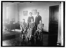 Photo:D.W. Davis Family 1923 Portrait Interior Two Boys Woman Man picture