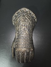 Design Toscano Iron Knight Glove picture