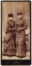 TWO FASHIONABLE LADIES : DRESDEN, GERMANY :  CABINET CARD  1882 picture