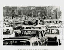 1972 Press Photo Traffic jam in Rome's Central Piazza Venezia - kfx55877 picture