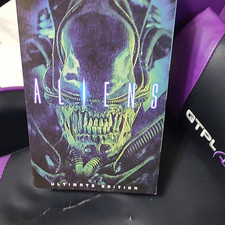 Aliens Ultimate Edition Xenomorph Collectible Figure with Accessories picture