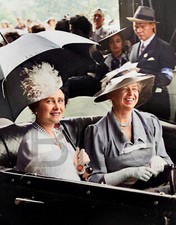 1939 Eleanor Roosevelt and Queen Elizabeth leaving station 11 x 14