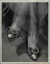 1950 Press Photo Paris Evening Slipping Reminiscent Glittering twenties Paris, picture