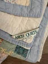Arch Quilt Elmsford NY 84x62 Inches Beautiful Vintage Quilt picture