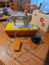Montgomery Ward Signature Junior Electric Zig Zag Sewing Machine w/Box picture