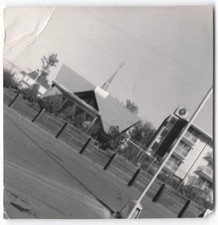 VTG 1960s Des Moines, IA Howard Johnson's Motor Lodge Snapshot Photo Americana picture