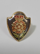Queen Catherine Howard's Royal Tudor Rose Crest Souvenir Lapel Pin picture