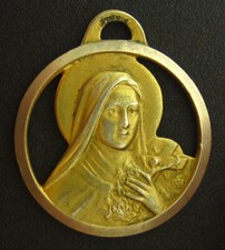 Vintage Saint Therese Medal Gold Tone Catholic Patron Saint of Missionaries picture