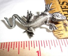 Gecko pin vintage collectible old Lizard reptile pinback picture