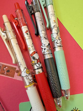 4 x Cute Snoopy Peanuts Pens 0.5mm Black Ink  Soft Grip Gift New picture