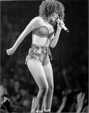 Rihanna dances and sings on stage in shorts & bra top 8x10 inch press photo picture