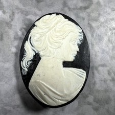 Vintage Left Facing Cameo Brooch Pin Black Oval White Portrait Costume Jewelry picture