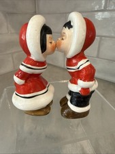 Vintage 1956 Napco Kissing Eskimos Salt & Pepper Shakers Red Parkas S1286 Japan picture