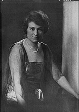 Photo:Mrs. E.H. Stern Portrait Photograph 1919 Woman Studio Portrait picture