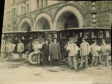 1912 Press Photo Postmasters Hitchcock & Merritt Inspect Mail Trucks, Washington picture