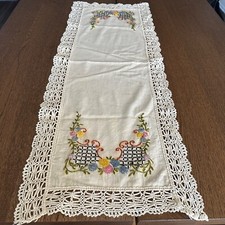 VTG Cotton Linen Table Runner With Floral Embroidery Crochet Trim 40.5