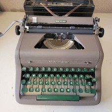 Vintage MCM Royal Quiet De Luxe Manual Portable Typewriter w/ Case - EXCELLENT  picture