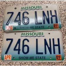 Matching Pair 2001 Missouri License Plates 746 LNH Original Show-Me State Set picture
