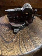 Vintage Indestro Mfg Cast Iron Bench Mount Vise 2.5