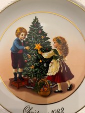 Avon 1982 Keeping the Christmas Tradition 9
