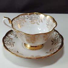 Vtg Royal Albert Golden Glory 4040 Tea Cup & Saucer Set Scallop Edge Gold Rim picture