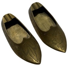 Vintage Pair of 2 Shoe-Shaped Ashtrays Solid Brass Hand-Etched Floral 3.5-Inch picture