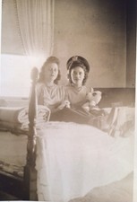 1940s VTG WW2 PHOTO On Bed Girl Sexy Girlfriend Soldier’s Sweetheart picture