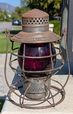 CHICAGO & NORTH WESTERN 1909 ADAMS RED CAST SERIF GLOBE RAILROAD LANTERN picture