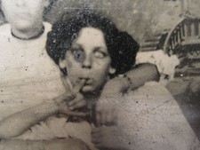 ANTIQUE AMERICAN BEAUTY CRAZY LADY FUNNY UNUSUAL ODDITY VICTORIAN TINTYPE PHOTO picture