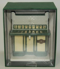 Starbucks ~ 2016 Pike Place Store Limited Ed. Storefront Ceramic Figurine *NEW picture