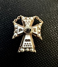 Vtg Dated 1947 SIGMA CHI FRATERNITY PIN Gold with White Enamel with Pearls picture