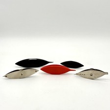 Lot of 5 Vintage tatting shuttles 3 Boye Metal Celluloid Cherry Red 2 Black picture