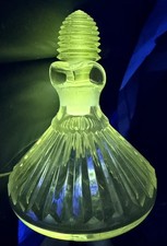  Heisey Ridgeleigh  Cruet #1469, w/Beehive Stopper 1939-44 365 UV reactive picture
