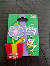 Mickey's Very Merry Christmas Party MVMCP 2017 Daisy Duck Holiday Ornament Pin picture