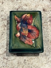 MOORCROFT LIDDED RECTANGLE TRINKET BOX FLORAL DECORATION SIGNED MADE IN ENGLAND picture