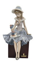 Lladro Suzy and Her Doll Glazed Porcelain Figurine on Wooden Base 1378 w/ Box picture