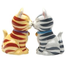 PT Kissing Striped Kittens Salt and Pepper Shakers Set picture