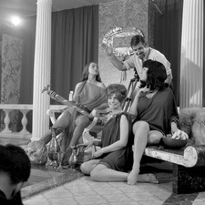 Glamour photographer Harrison Marks three models star documentary 1964 Photo picture