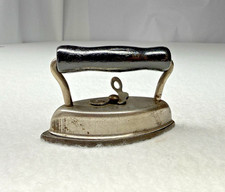 A-BEST-O No 602 Miniature Sad Iron 3