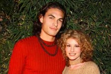 BEAUTIFUL SIMMONE JADE MCKINNON & JASON MAMOA 8X10 Photo picture